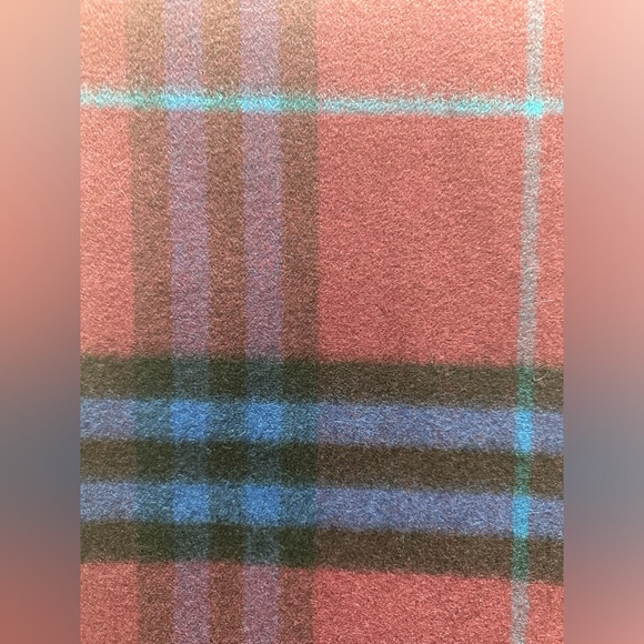 New Authentic Burberry Scarf - Picture 5 of 5